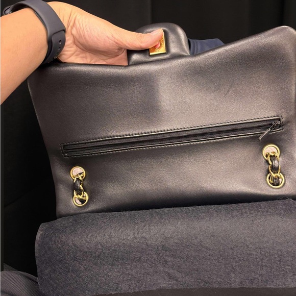 Authentic Lambskin Jumbo Classic Double Flap Bag GHW - Picture 11 of 16